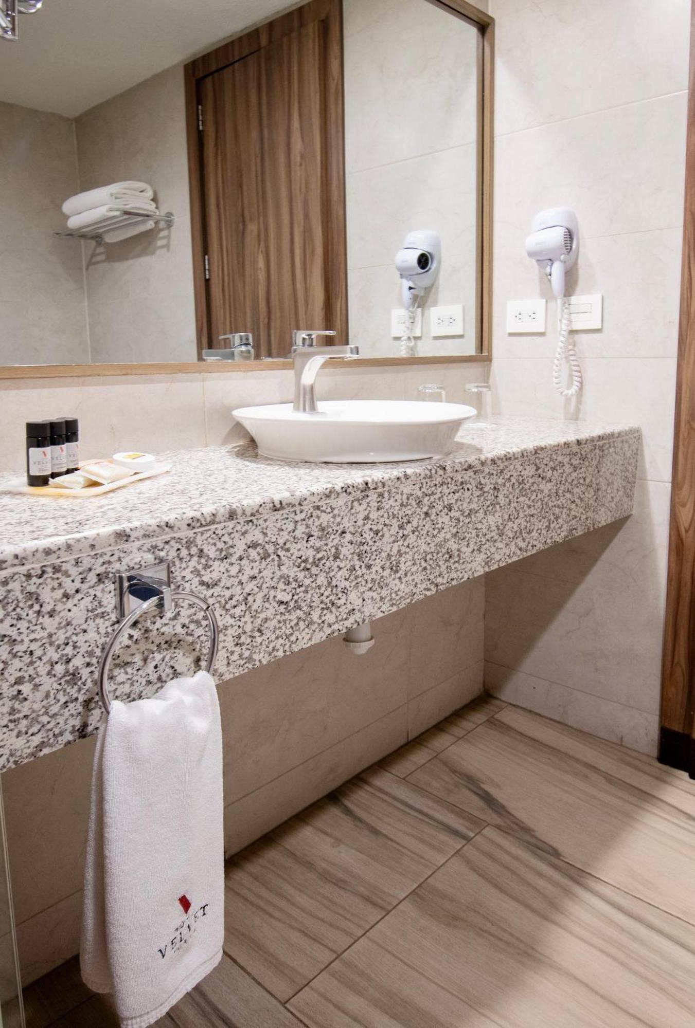 Hotel Velvet Plaza Guadalajara Kültér fotó