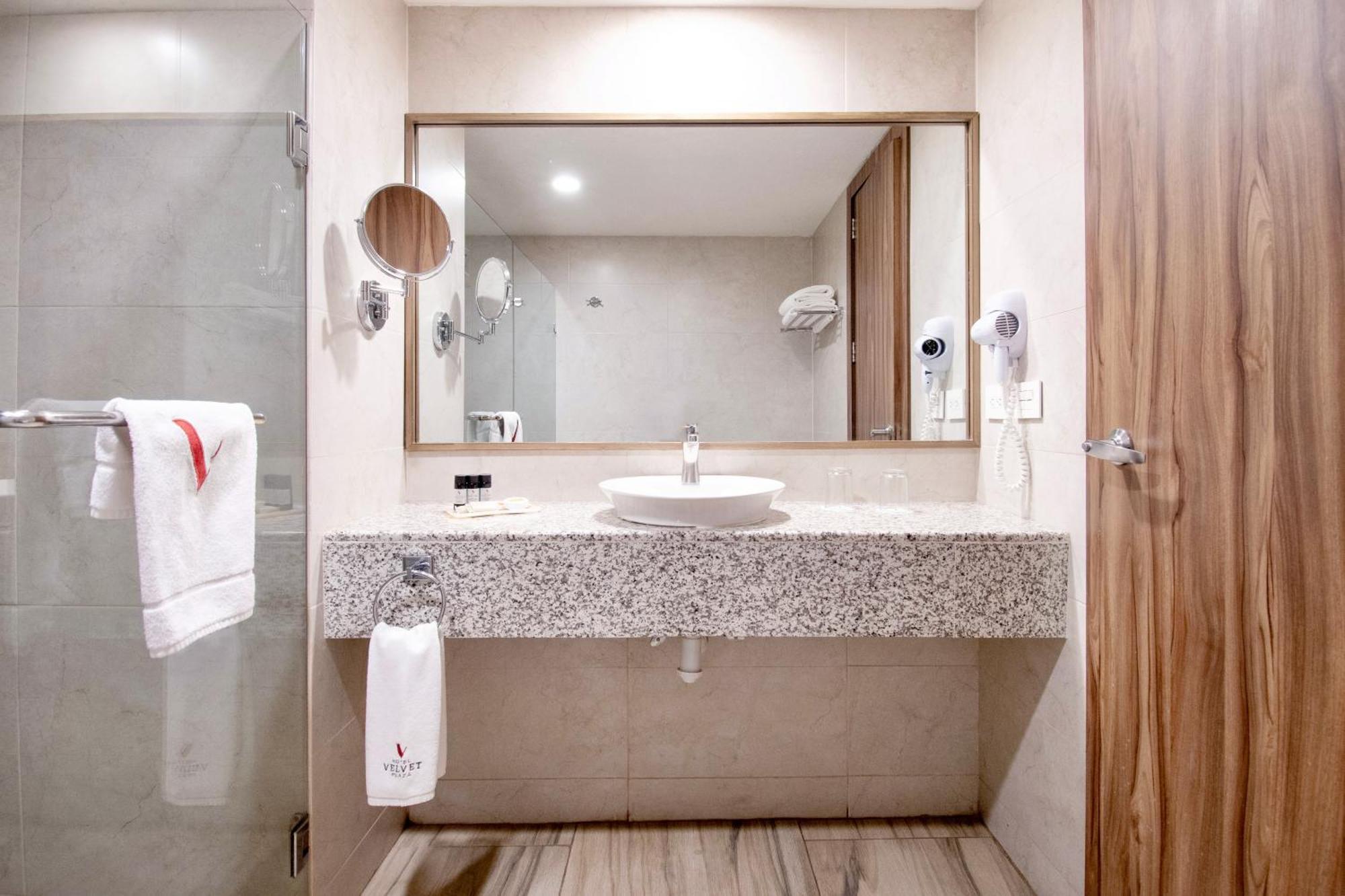 Hotel Velvet Plaza Guadalajara Kültér fotó